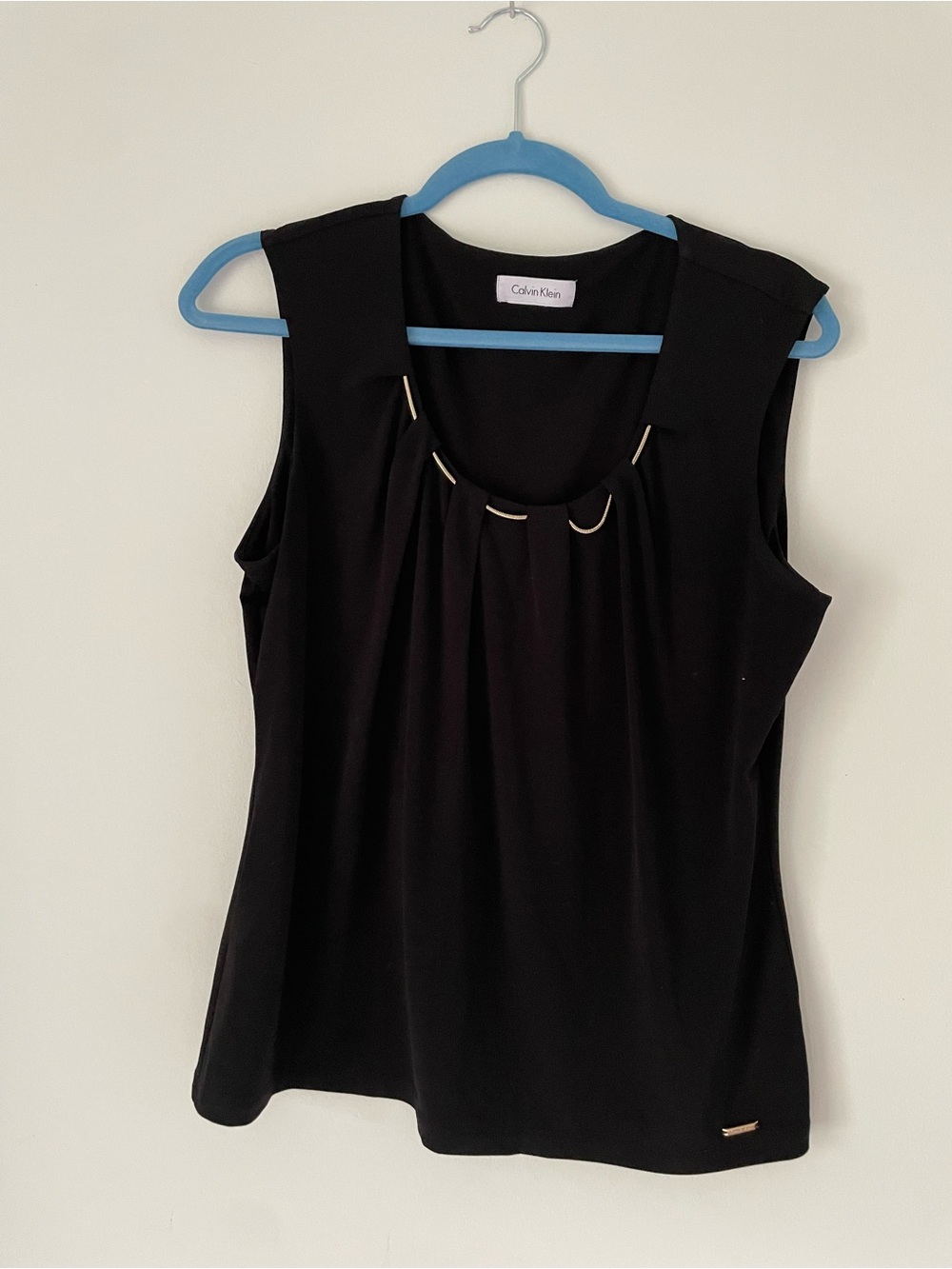 Calvin Klein Black Pleated Scoop Neck Gold Hardware Sleeveless Blouse